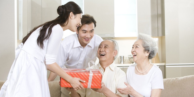 Nu mng thy bn th^an tng dép cho b m thì là du hiu rt tt