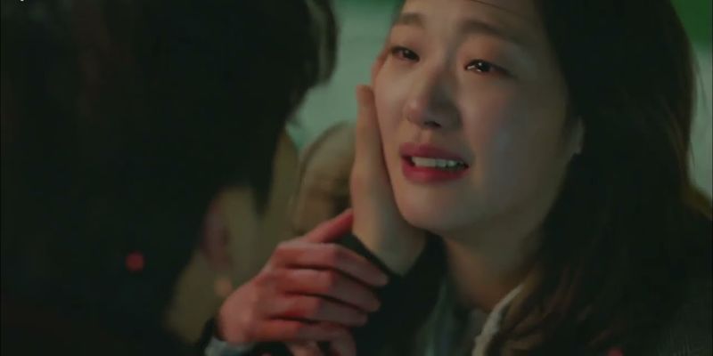 Mng thy ngi c~u tìm dn bn và khóc